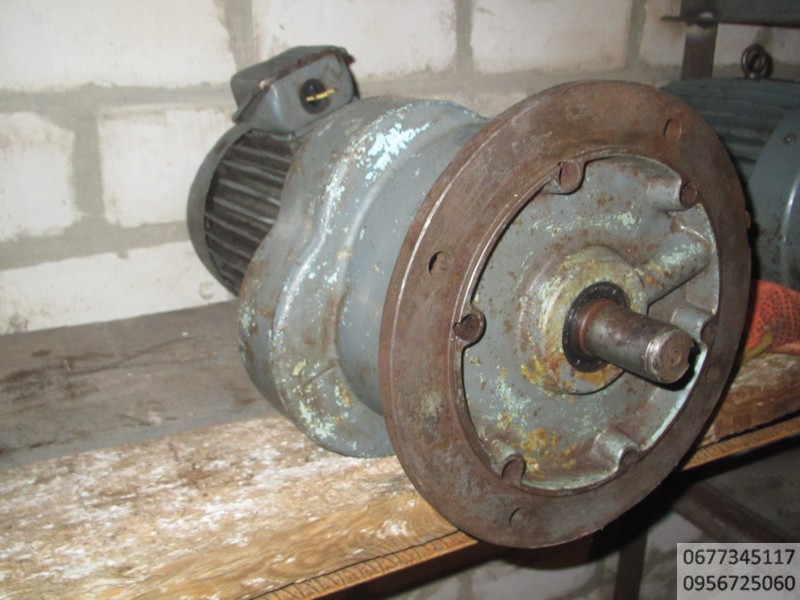 электродвигатель 4 квт 1500об на лапах , мотор-редуктор 1,5 квт 1500 об мин редукция 1 к 30 , электродвигатель 0,8 квт 1500 об мин, редуктора